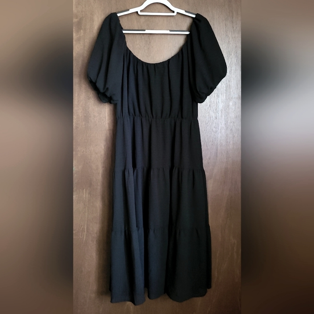 ASTR the label Smocked Tiered Maxi Dress 🖤 EUC!